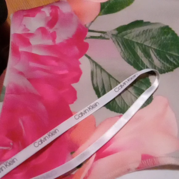 Calvin Klein ,Size 4 ,Beige . - Picture 5 of 8